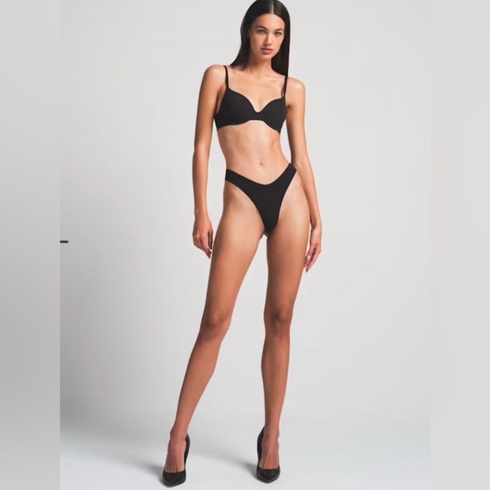 SKIMS FITS EVERYBODY T SHIRT BRA~ONYX~34 B- BNWT
